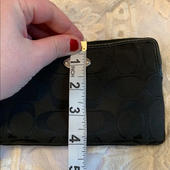 EUC - Coach Signature Jacquard Black Wristlet unbranded strap - Picture 12 of 16